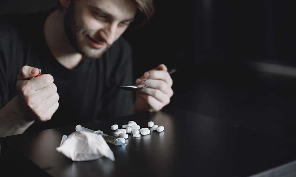  In drug slang, &ldquo;laced&rdquo; describes any substance spiked or cut with other compound.